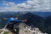 04 Salendo dal Visolo alla Presolana bell'incontro con amico Marco